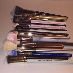 21 piece set of brand new makeup brushes